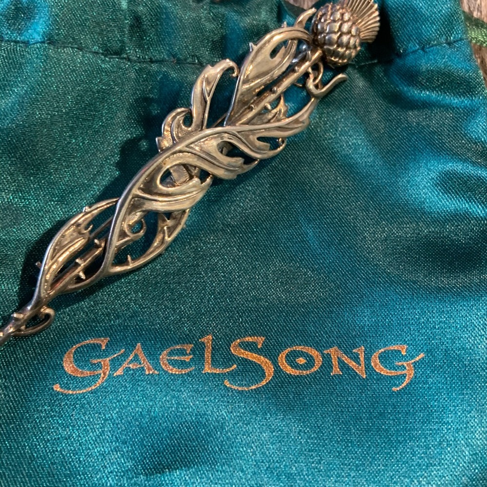 Brooch - Picture 2 of 2